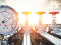 Gasdruckmessgeräte an Gaspipelines. Gasgewinnungs-, Produktions-, Liefer- und Versorgungskonzept.